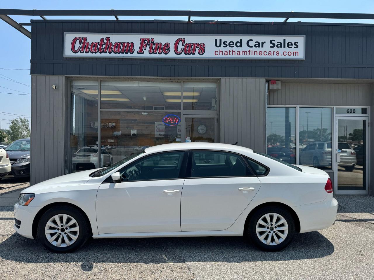 2013 Volkswagen Passat Trendline Photo2