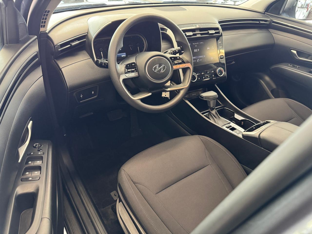 2022 Hyundai Tucson Essential AWD+ApplePlay+LIKE NEW+CLEAN CARFAX - Photo #19