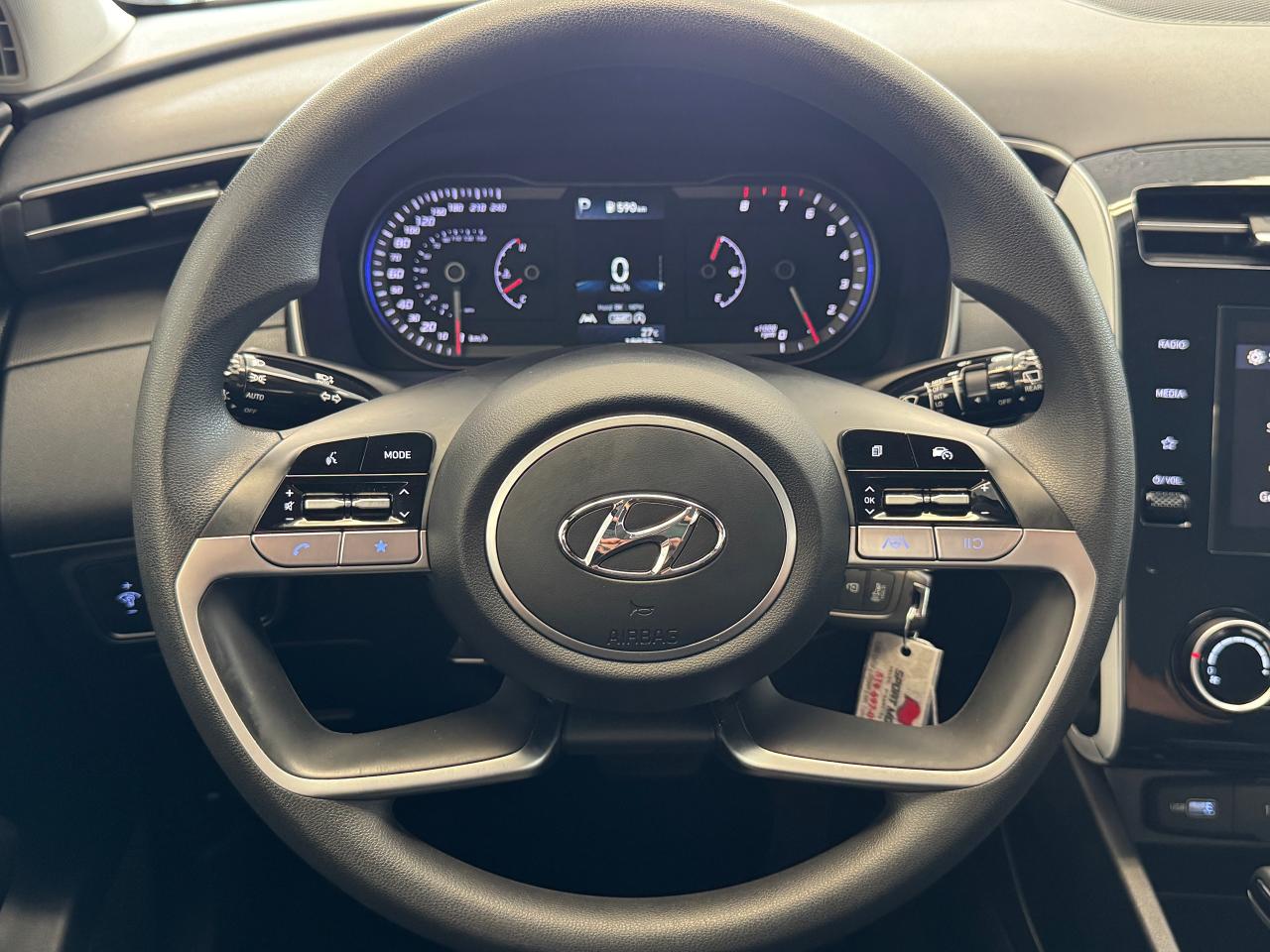2022 Hyundai Tucson Essential AWD+ApplePlay+LIKE NEW+CLEAN CARFAX Photo12