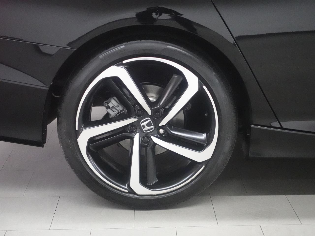2022 Honda Accord SPORT 2.0T | Leather | Sunroof | BSM | CarPlay