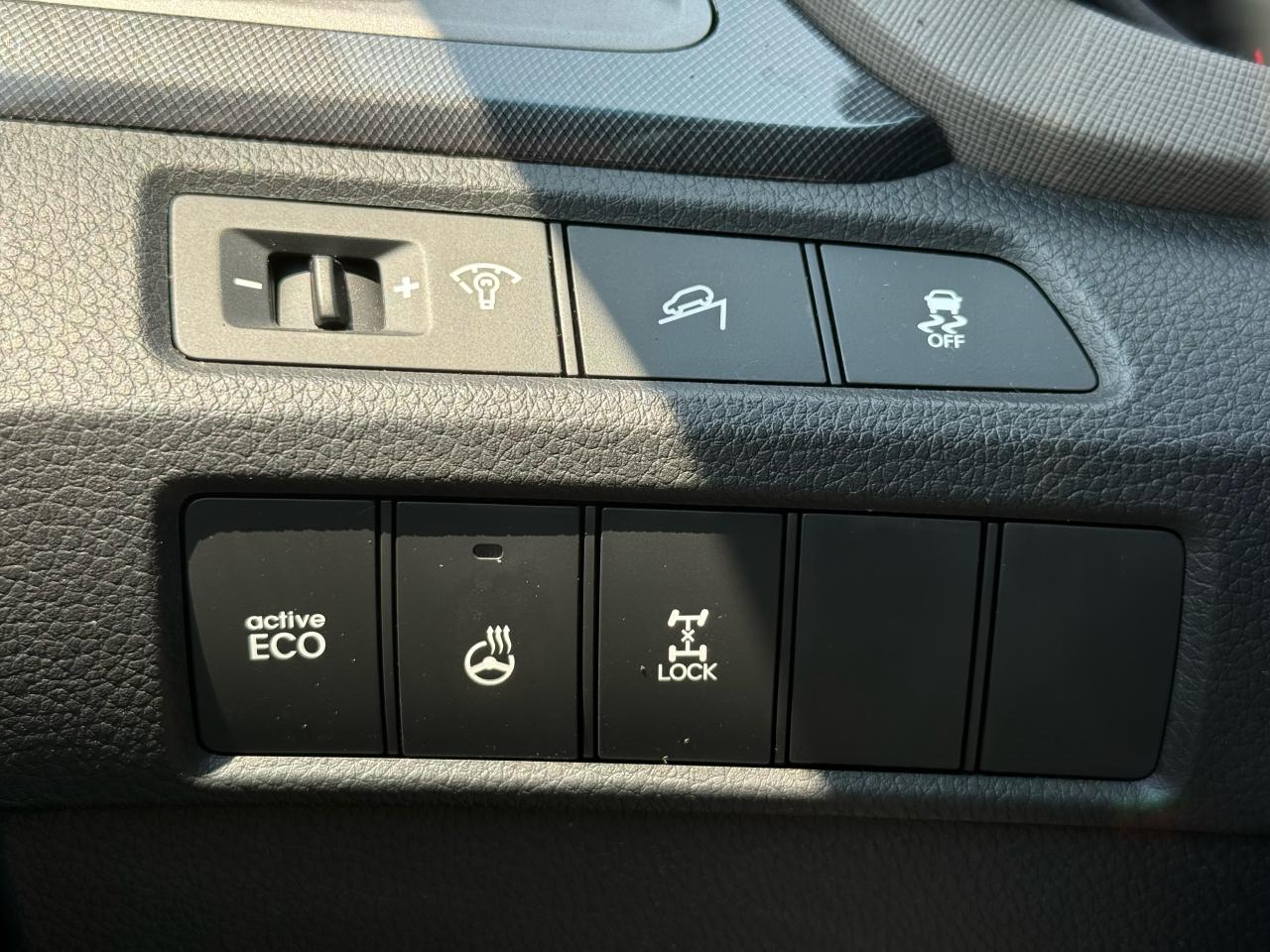 2013 Hyundai Santa Fe Premium | Heated Seats | Bluetooth | Cruise Control - Photo #14