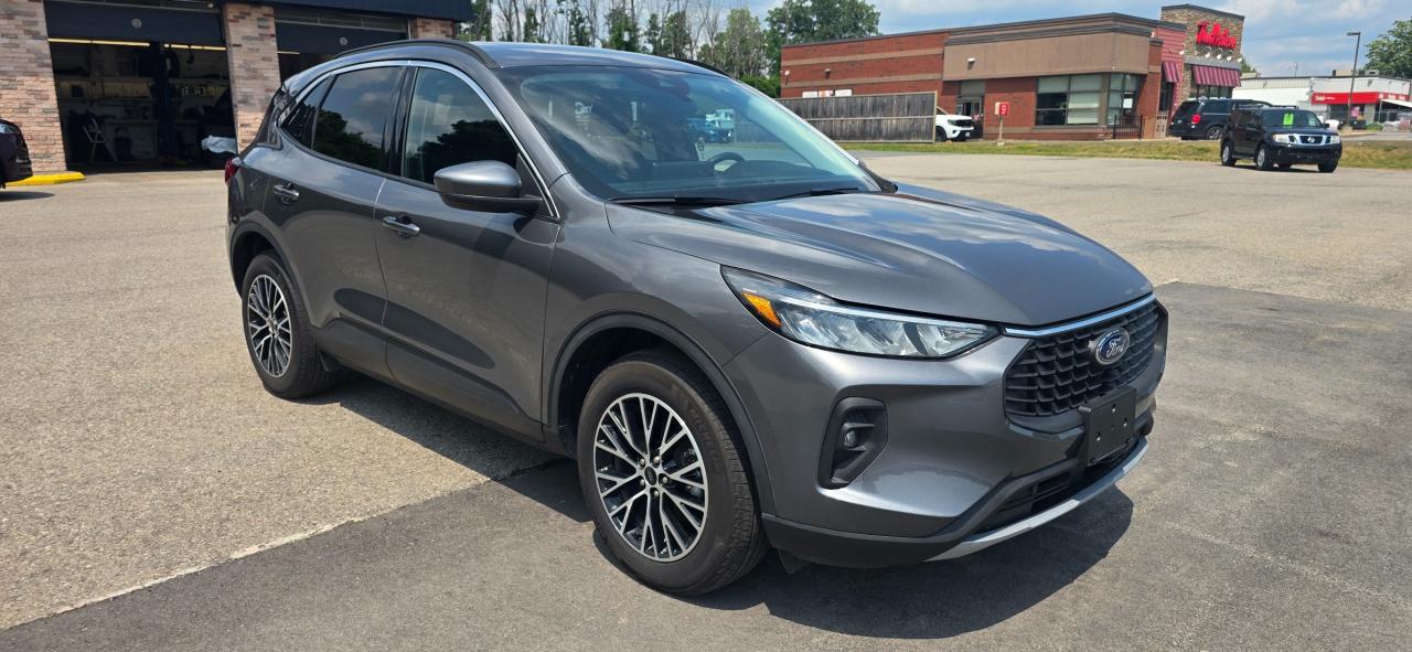 2024 Ford Escape PHEV Photo4