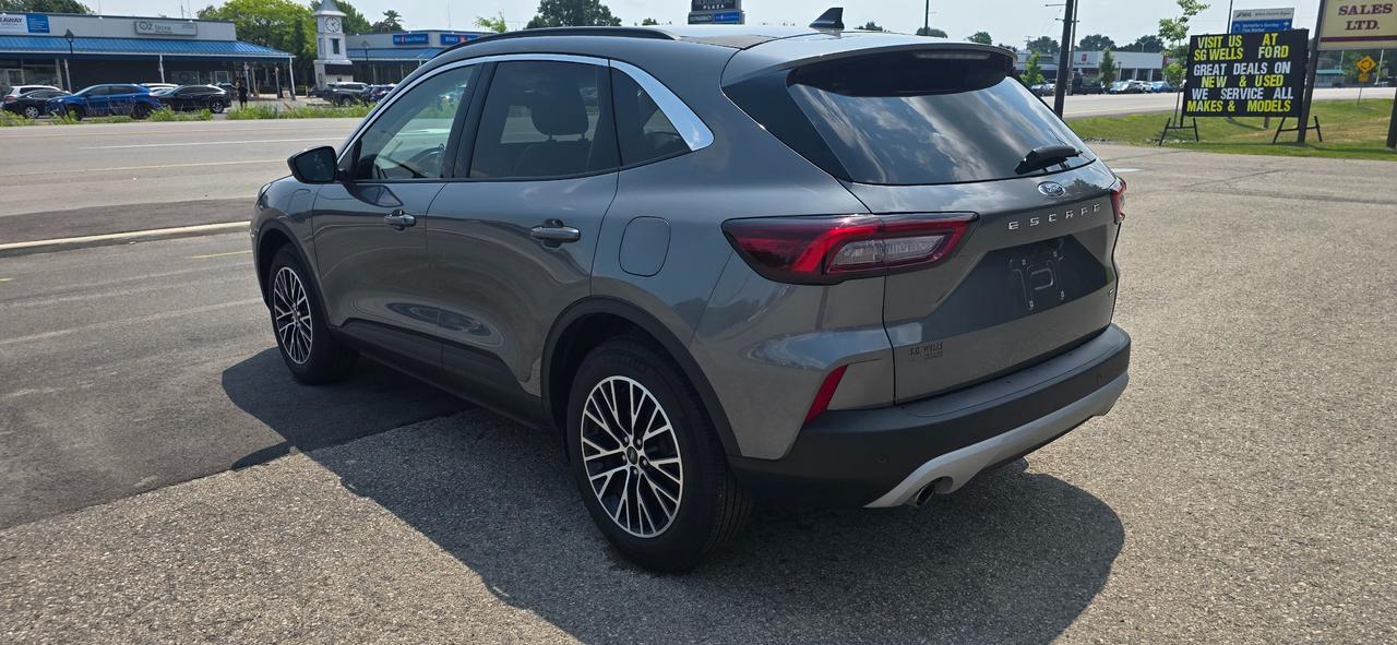 2024 Ford Escape PHEV Photo0