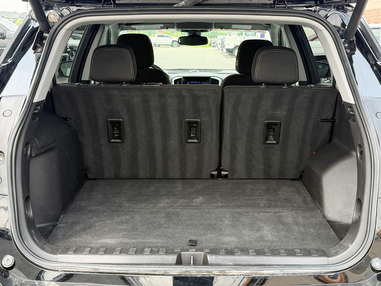 2022 GMC Terrain SLE 1.5L 4CYL AWD, HEATED FRON SEATS, REMOTE VEHICLE START, POWER LIFTGATE, AUTOMATIC CLIMATE CONTROL, 17" ALLOY WHEELS Photo