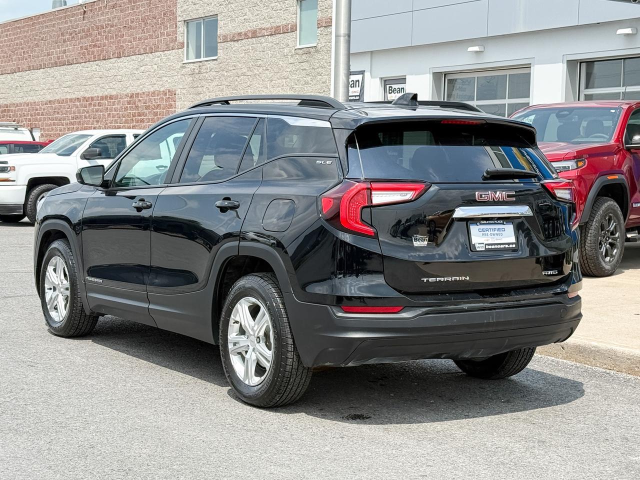 2022 GMC Terrain SLE 1.5L 4CYL AWD, HEATED FRON SEATS, REMOTE VEHICLE START, POWER LIFTGATE, AUTOMATIC CLIMATE CONTROL, 17" ALLOY WHEELS Photo2