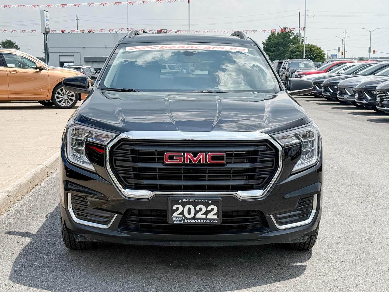 2022 GMC Terrain SLE 1.5L 4CYL AWD, HEATED FRON SEATS, REMOTE VEHICLE START, POWER LIFTGATE, AUTOMATIC CLIMATE CONTROL, 17" ALLOY WHEELS Photo