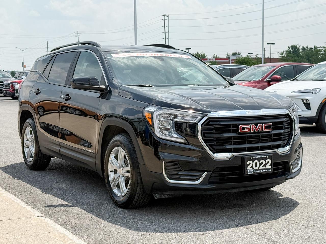 2022 GMC Terrain SLE 1.5L 4CYL AWD, HEATED FRON SEATS, REMOTE VEHICLE START, POWER LIFTGATE, AUTOMATIC CLIMATE CONTROL, 17" ALLOY WHEELS Photo