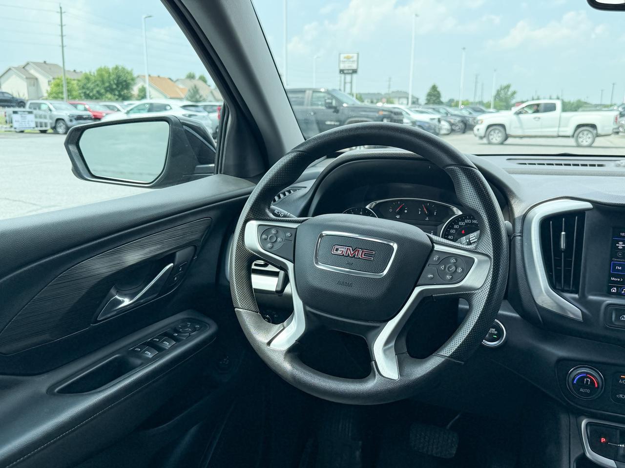 2022 GMC Terrain SLE 1.5L 4CYL AWD, HEATED FRON SEATS, REMOTE VEHICLE START, POWER LIFTGATE, AUTOMATIC CLIMATE CONTROL, 17" ALLOY WHEELS Photo