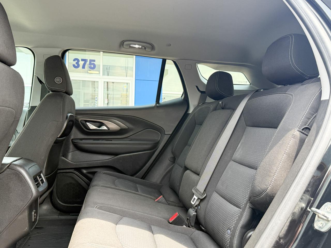 2022 GMC Terrain SLE 1.5L 4CYL AWD, HEATED FRON SEATS, REMOTE VEHICLE START, POWER LIFTGATE, AUTOMATIC CLIMATE CONTROL, 17" ALLOY WHEELS Photo