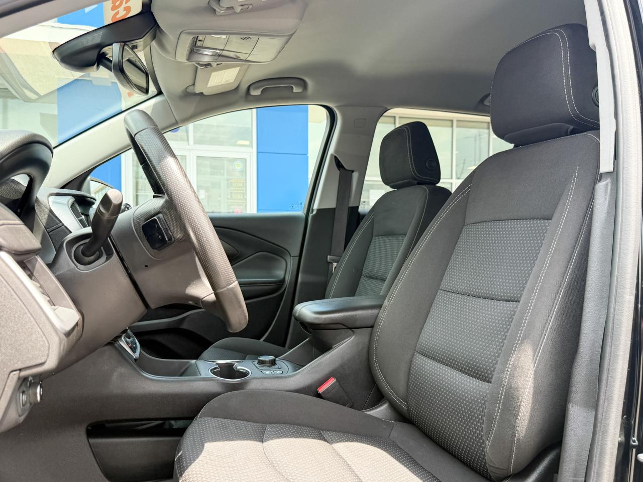 2022 GMC Terrain SLE 1.5L 4CYL AWD, HEATED FRON SEATS, REMOTE VEHICLE START, POWER LIFTGATE, AUTOMATIC CLIMATE CONTROL, 17" ALLOY WHEELS Photo