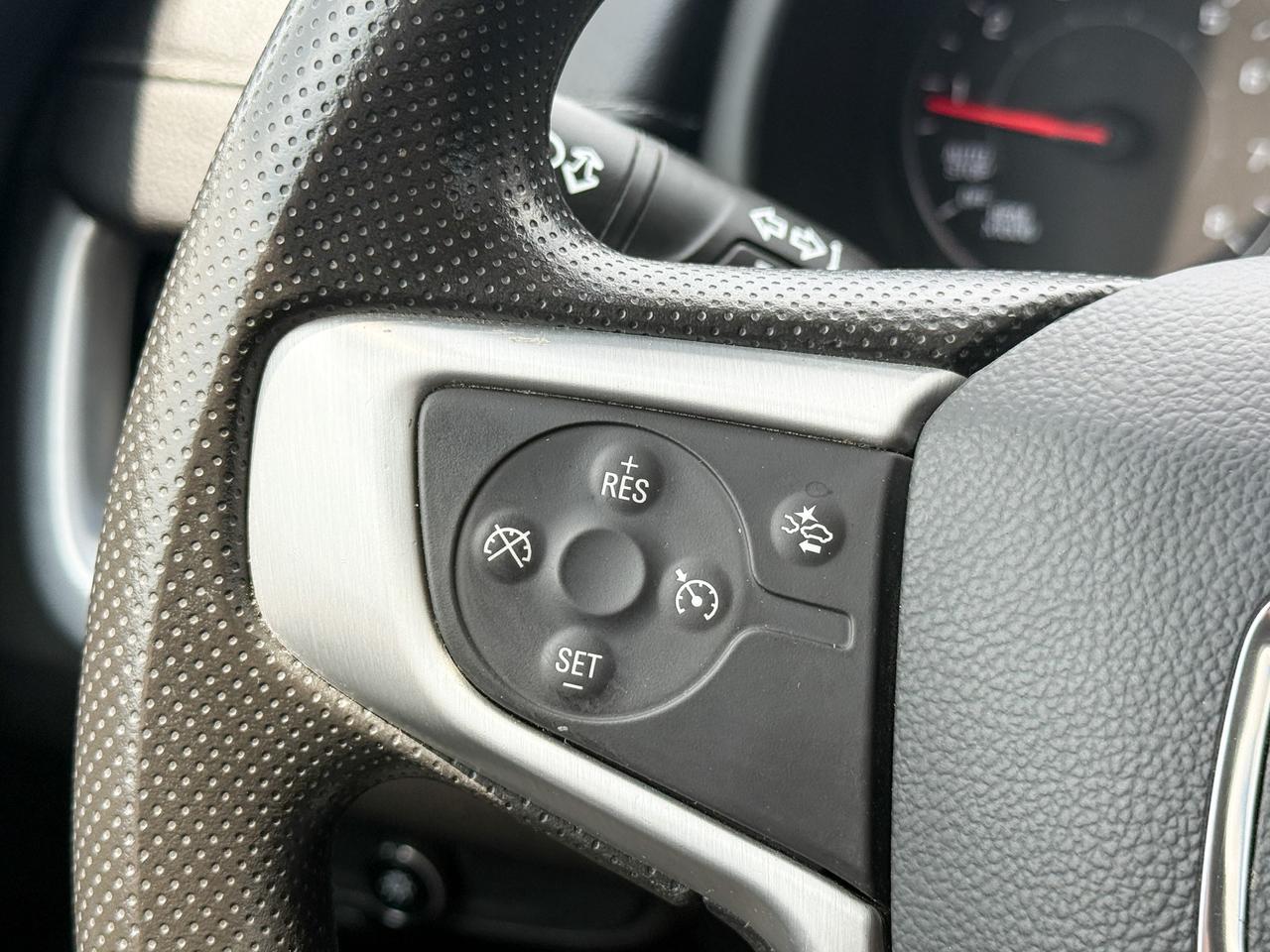 2022 GMC Terrain SLE 1.5L 4CYL AWD, HEATED FRON SEATS, REMOTE VEHICLE START, POWER LIFTGATE, AUTOMATIC CLIMATE CONTROL, 17" ALLOY WHEELS Photo