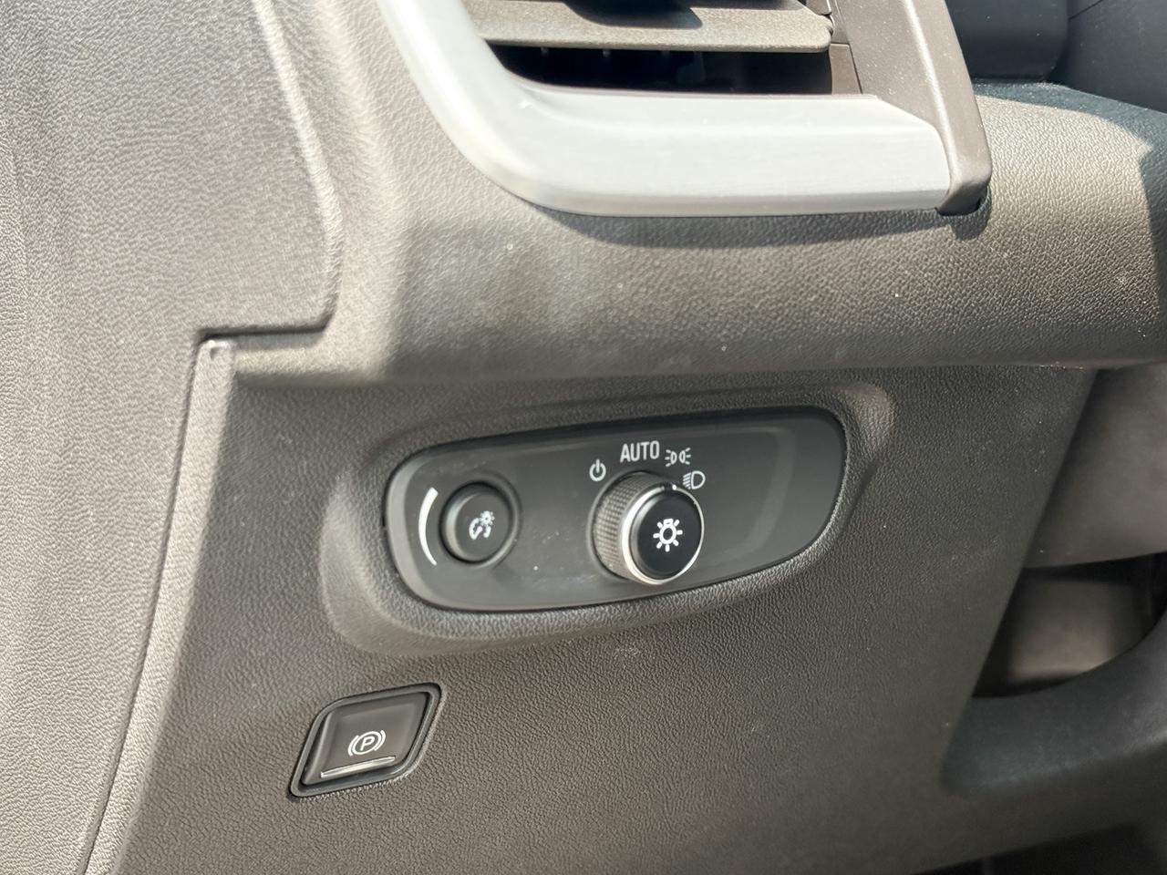 2022 GMC Terrain SLE 1.5L 4CYL AWD, HEATED FRON SEATS, REMOTE VEHICLE START, POWER LIFTGATE, AUTOMATIC CLIMATE CONTROL, 17" ALLOY WHEELS Photo