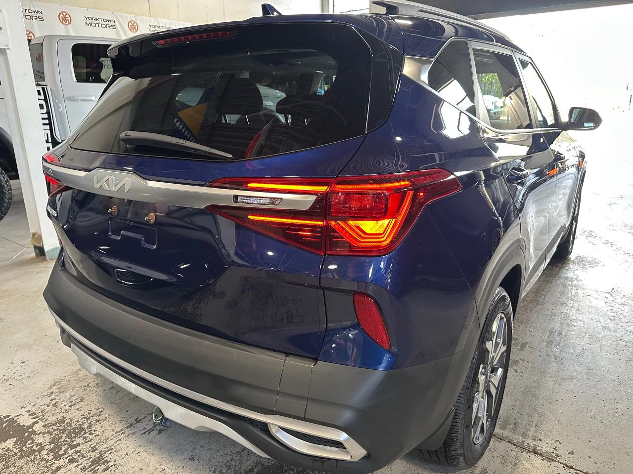 2023 Kia Seltos EX PREMIUM | SUNROOF | AIR CON SEATS | LANE ASSIST - Photo #17