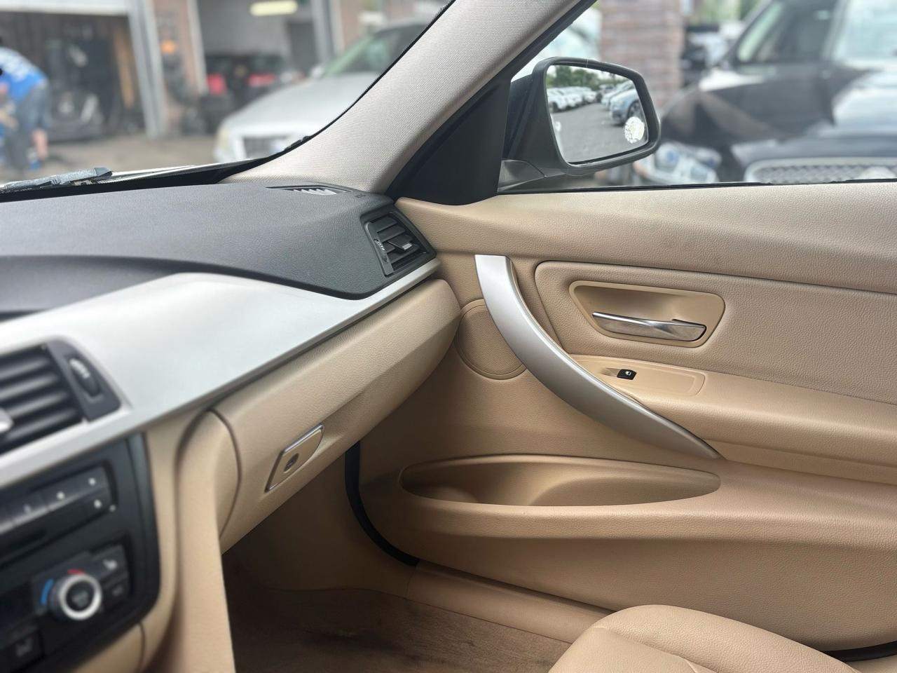 2014 BMW 3 Series 320i xDrive - Photo #18