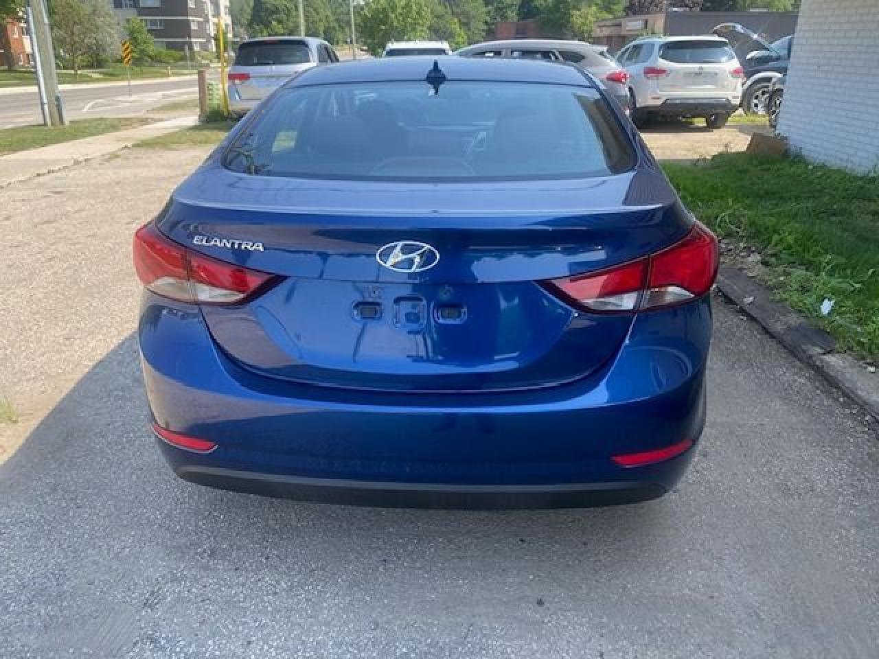 2016 Hyundai Elantra GL Photo2