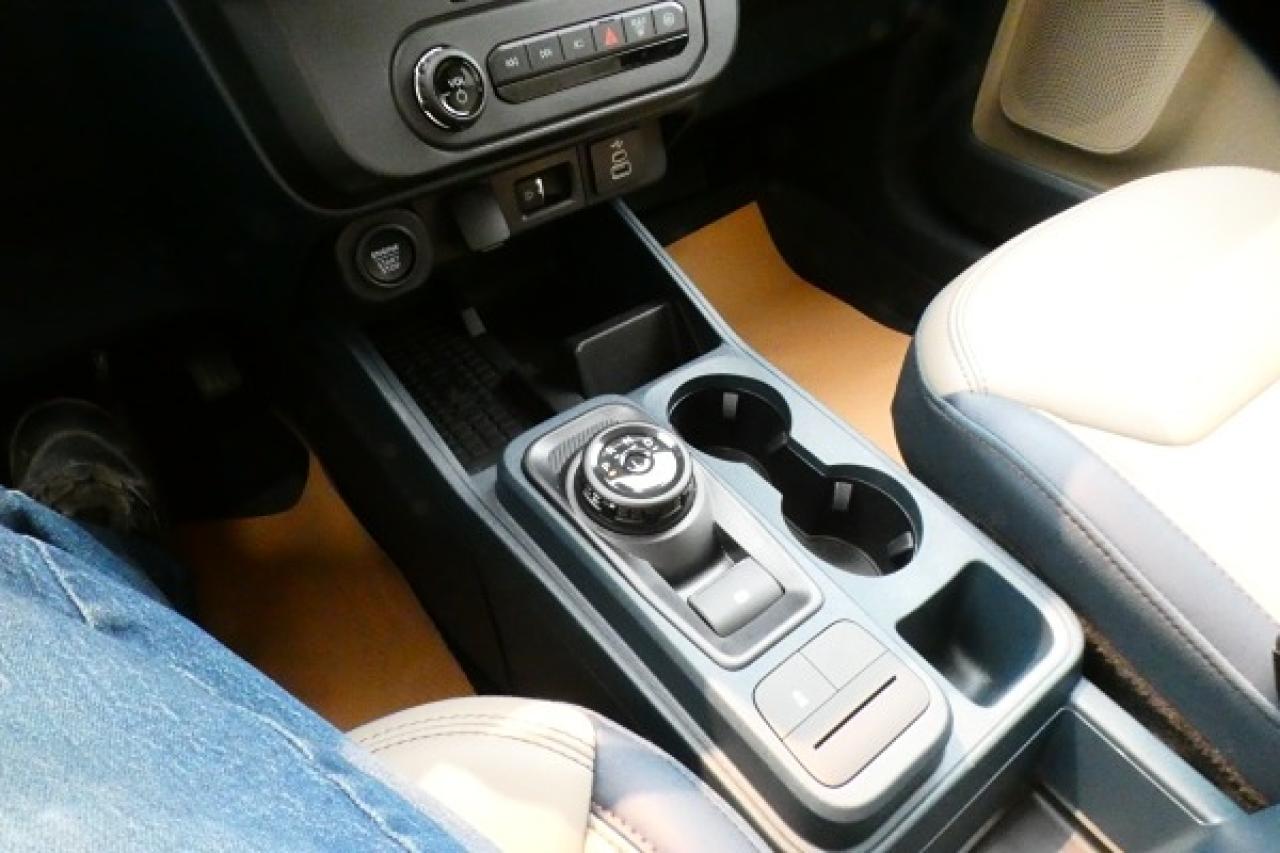 2025 Ford Maverick LARIAT HYBRID AWD w/Htd Leather, NAV, BUC - Photo #16