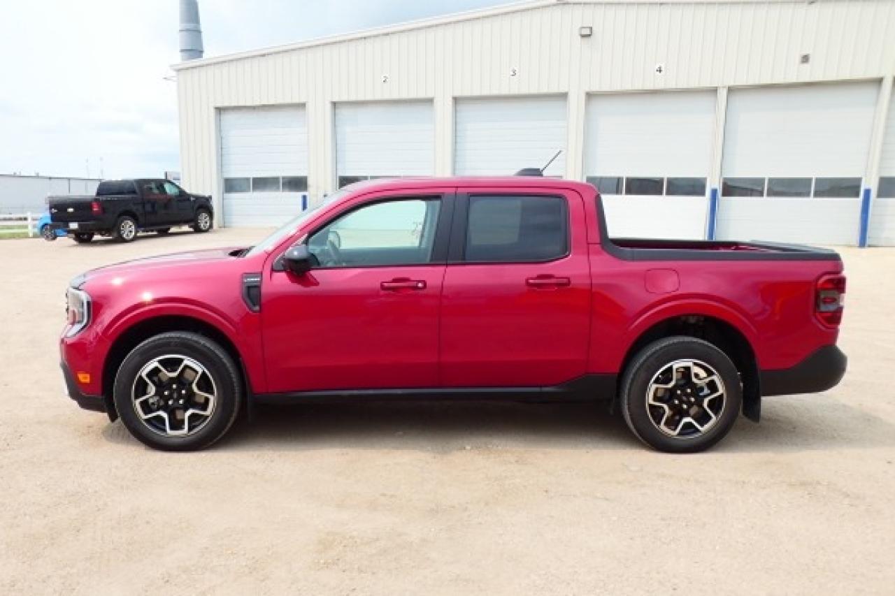2025 Ford Maverick LARIAT HYBRID AWD w/Htd Leather, NAV, BUC - Photo #1