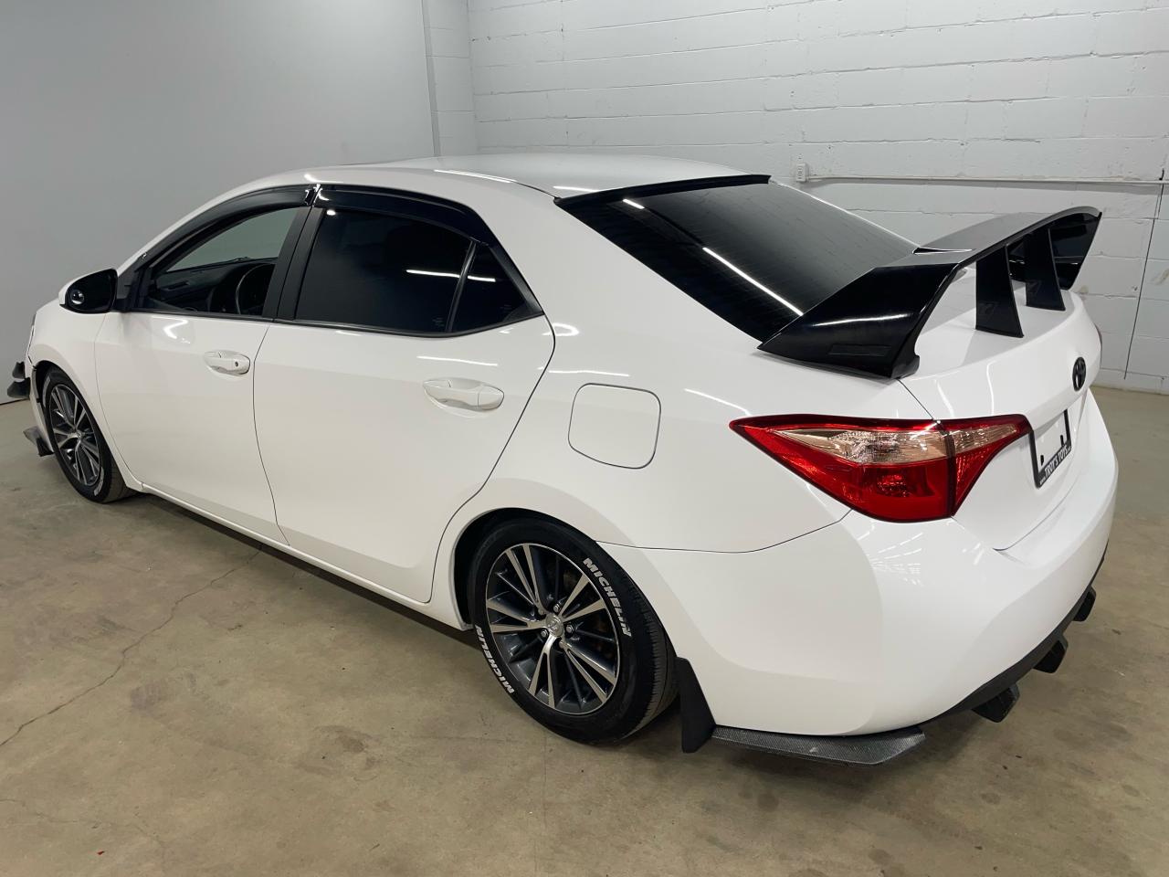 2017 Toyota Corolla LE UPGRADE Photo4