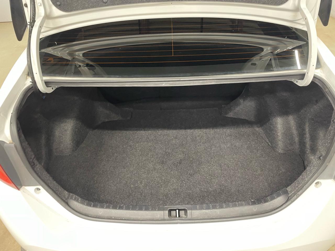 2017 Toyota Corolla LE UPGRADE Photo6