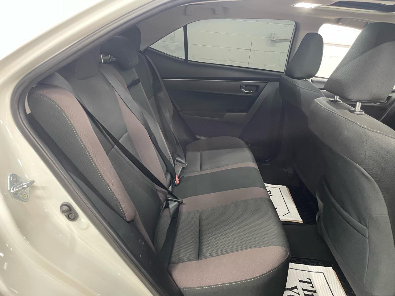 2017 Toyota Corolla LE UPGRADE Photo35
