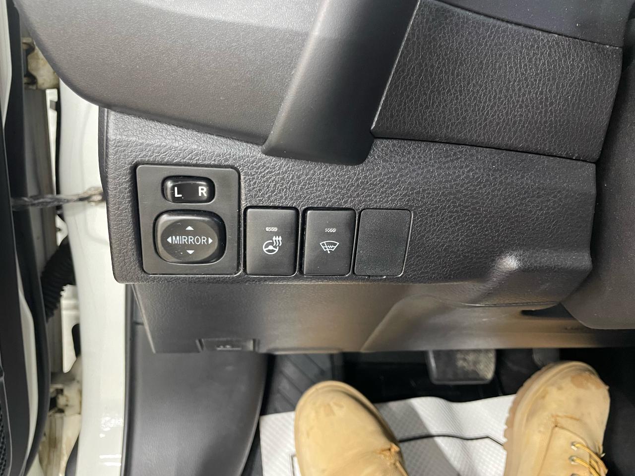 2017 Toyota Corolla LE UPGRADE Photo38