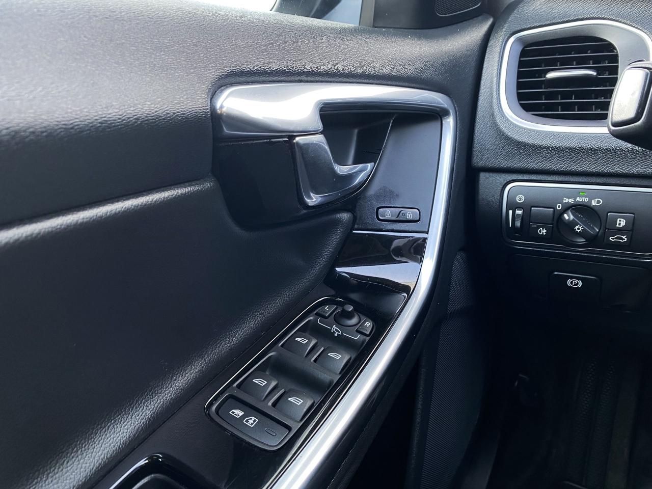 2018 Volvo S60 T5 AWD-DYNAMIC-POLESTAR PERFORMANCE PKG - Photo #20