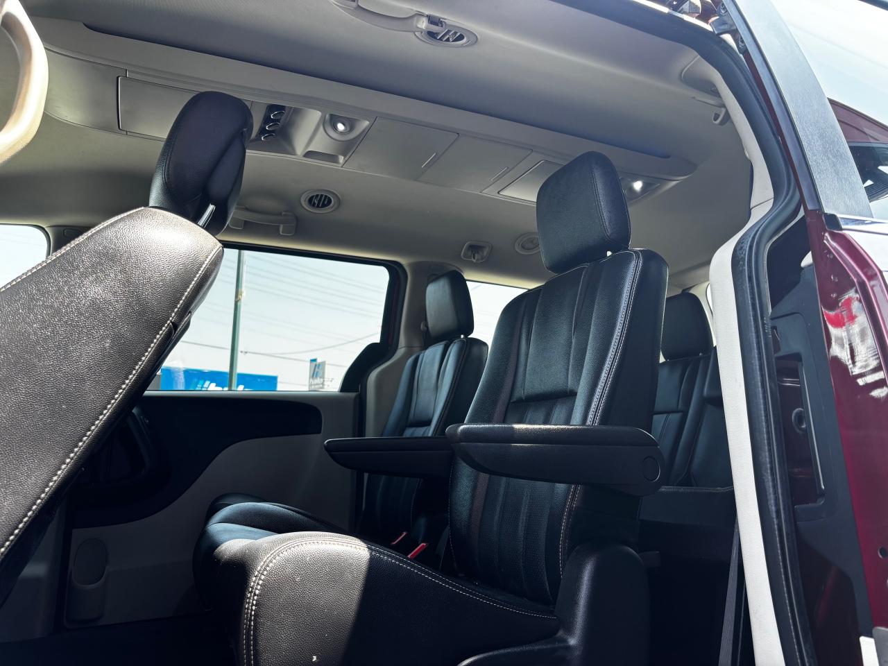 2018 Dodge Grand Caravan Crew Plus - Photo #10