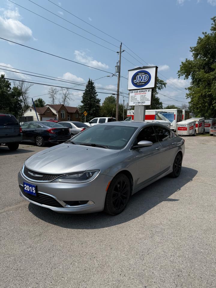 Used 2015 Chrysler 200 Limited for sale in Foxboro, ON