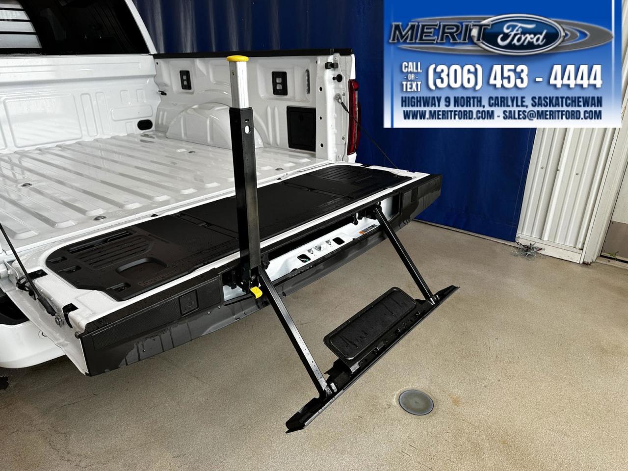 2025 Ford F-150 XLT - V8 (Gas), Tailgate Step, ++ Photo2