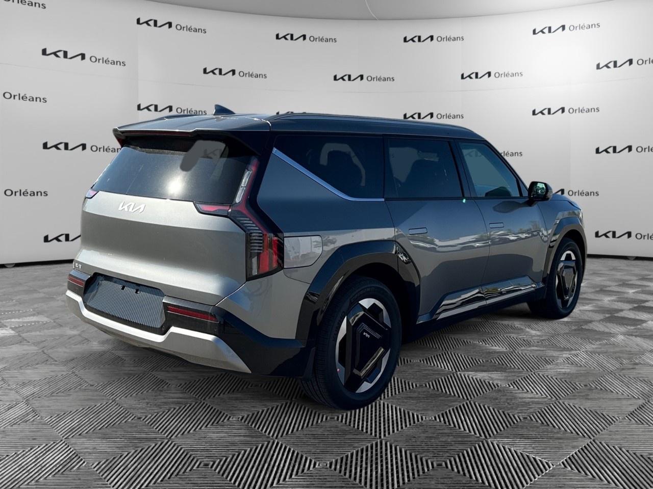 2026 Kia EV9 Land w/Plus Package AWD Photo3