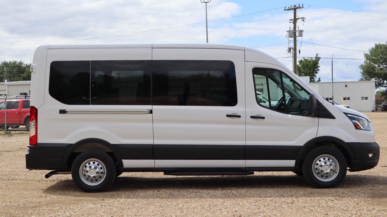 2025 Ford Transit Passenger Wagon XL Photo4