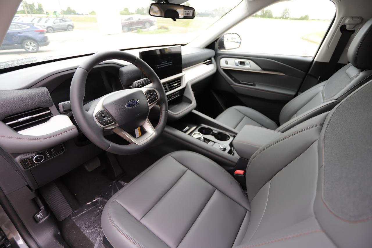 2025 Ford Explorer ACTIVE 4WD Photo1