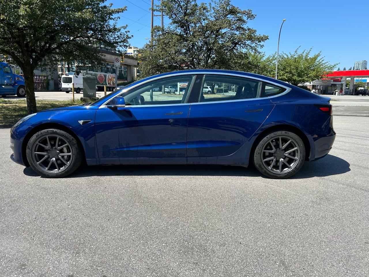2018 Tesla Model 3  - Photo #2