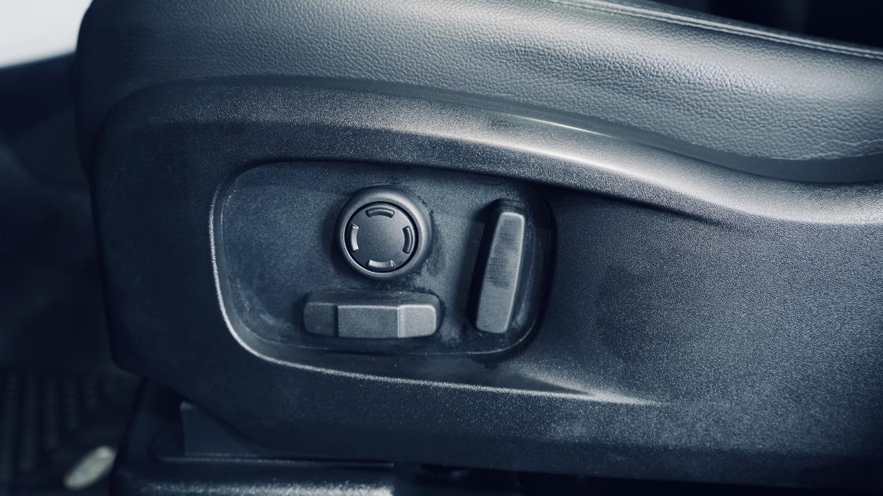 2023 Land Rover Defender 110 SE/PANO/MERIDIAN/360 CAM/CARPLAY/NO ACCIDENTS Photo