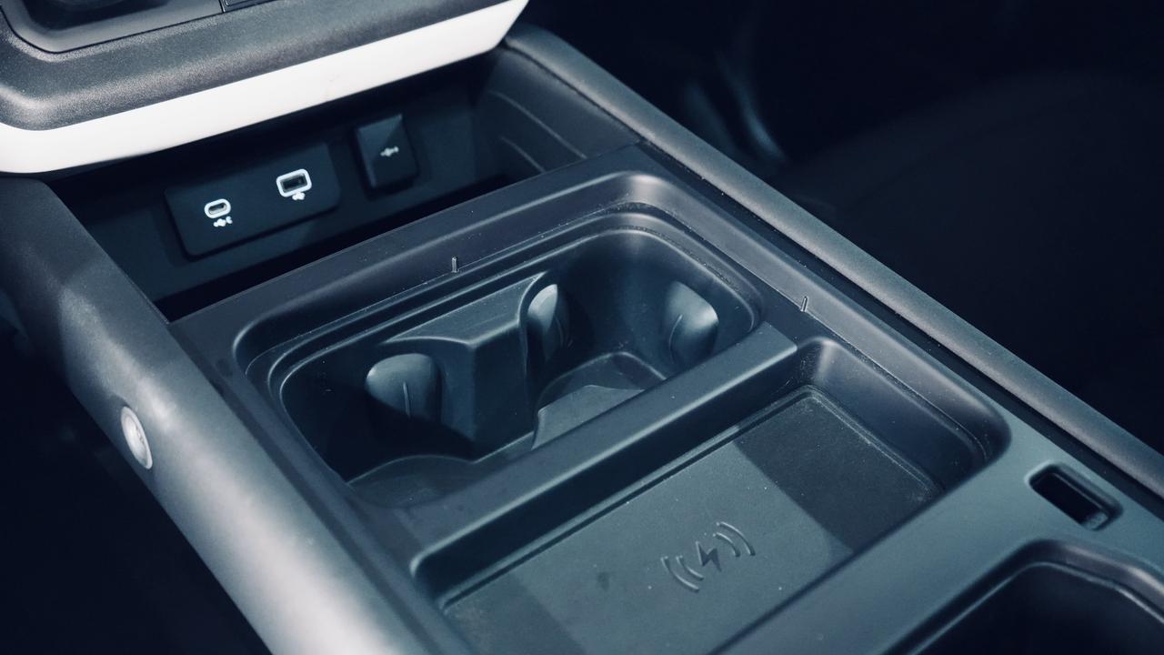 2023 Land Rover Defender 110 SE/PANO/MERIDIAN/360 CAM/CARPLAY/NO ACCIDENTS Photo