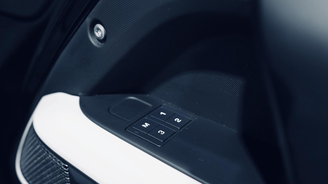 2023 Land Rover Defender 110 SE/PANO/MERIDIAN/360 CAM/CARPLAY/NO ACCIDENTS Photo