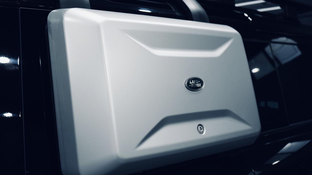 2023 Land Rover Defender 110 SE/PANO/MERIDIAN/360 CAM/CARPLAY/NO ACCIDENTS Photo