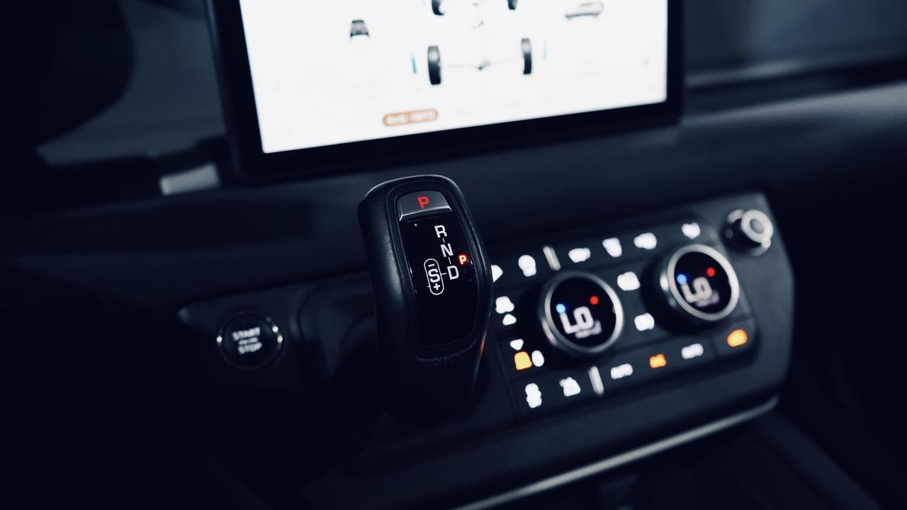 2023 Land Rover Defender 110 SE/PANO/MERIDIAN/360 CAM/CARPLAY/NO ACCIDENTS Photo