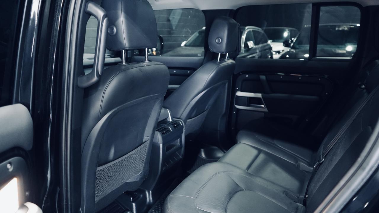 2023 Land Rover Defender 110 SE/PANO/MERIDIAN/360 CAM/CARPLAY/NO ACCIDENTS Photo
