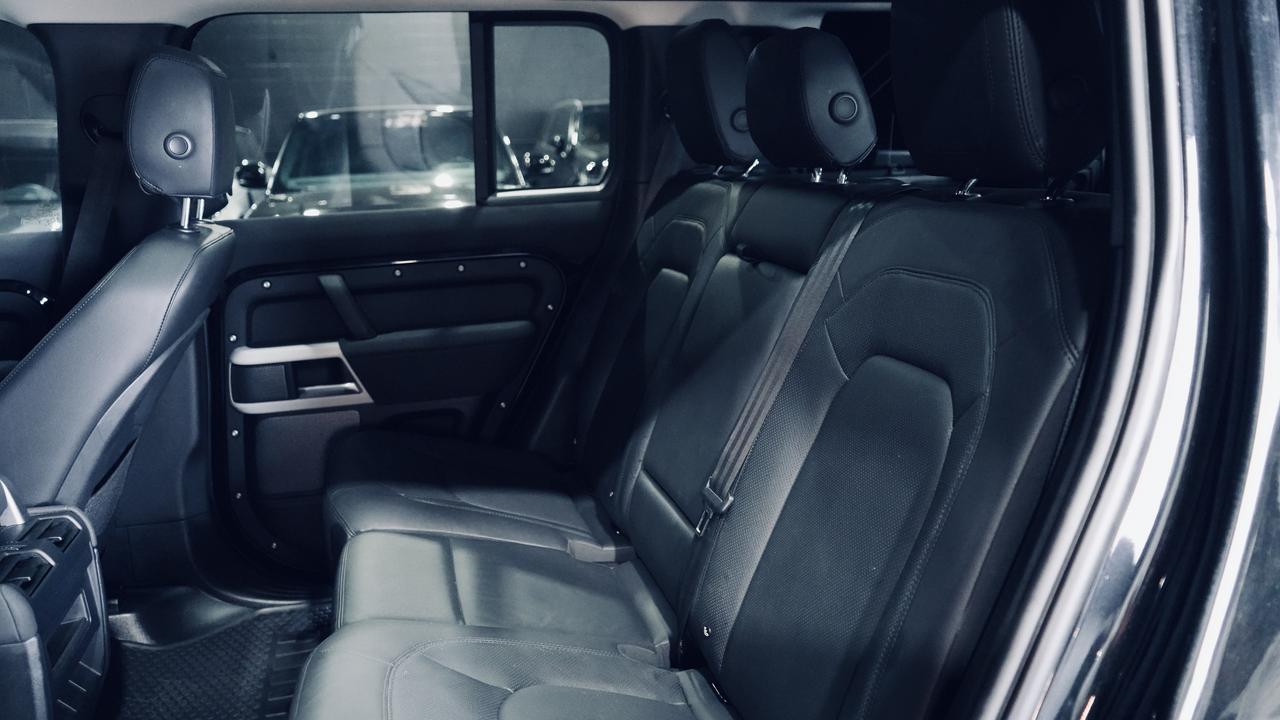 2023 Land Rover Defender 110 SE/PANO/MERIDIAN/360 CAM/CARPLAY/NO ACCIDENTS Photo