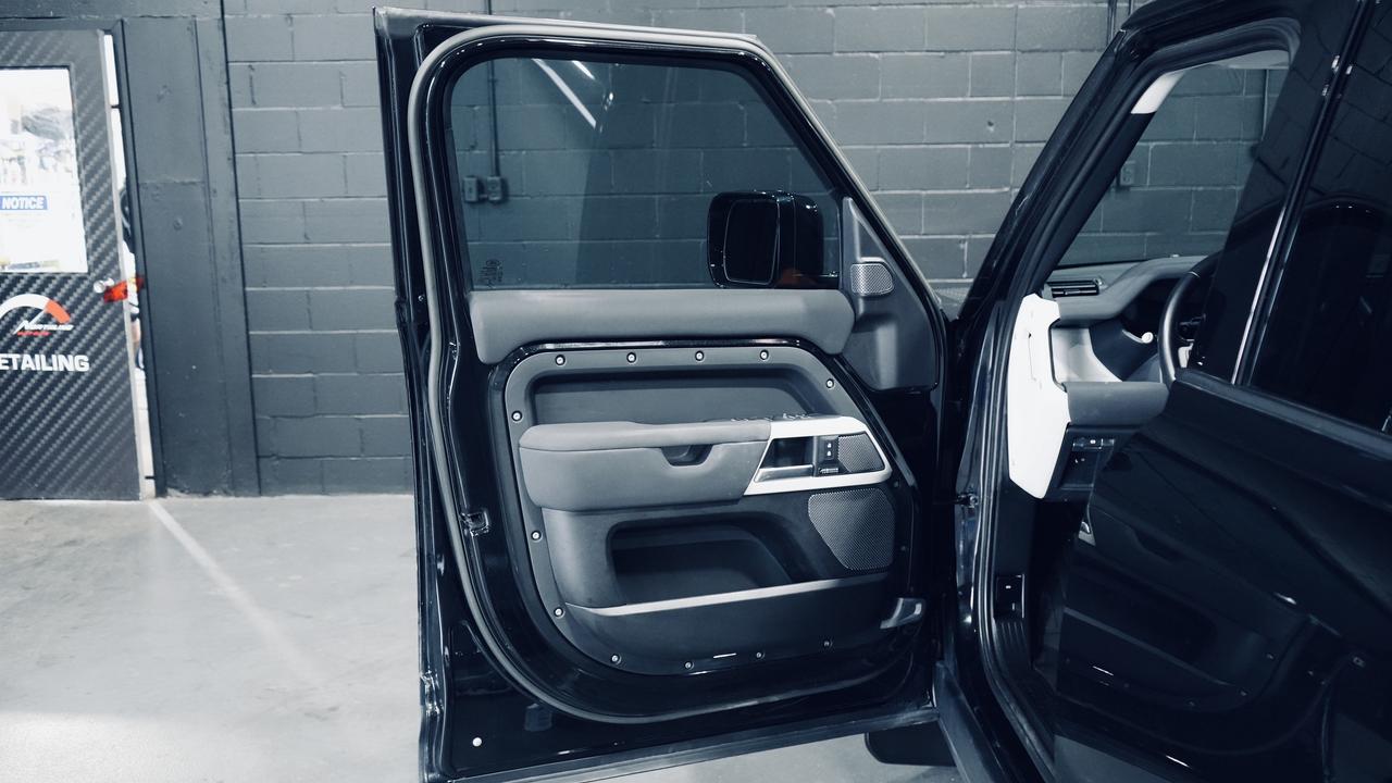 2023 Land Rover Defender 110 SE/PANO/MERIDIAN/360 CAM/CARPLAY/NO ACCIDENTS Photo