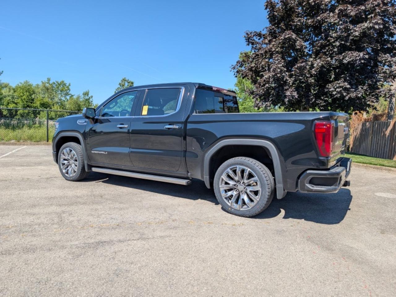 2023 GMC Sierra 1500 Denali Ultimate  **RESERVE PKG - $5,290 UPGRADE** Photo2