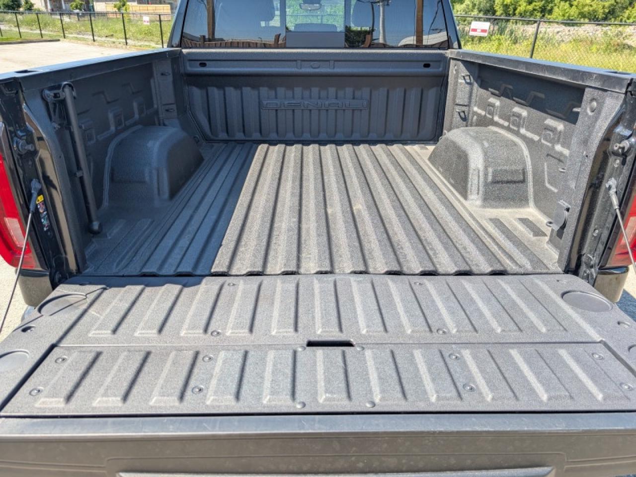 2023 GMC Sierra 1500 Denali Ultimate  **RESERVE PKG - $5,290 UPGRADE** Photo
