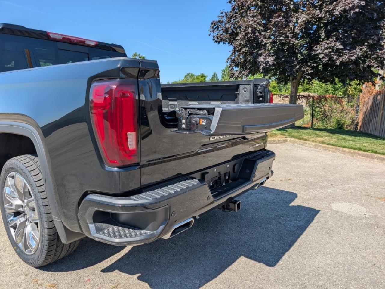 2023 GMC Sierra 1500 Denali Ultimate  **RESERVE PKG - $5,290 UPGRADE** Photo