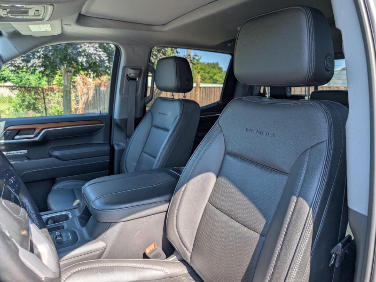 2023 GMC Sierra 1500 Denali Ultimate  **RESERVE PKG - $5,290 UPGRADE** Photo