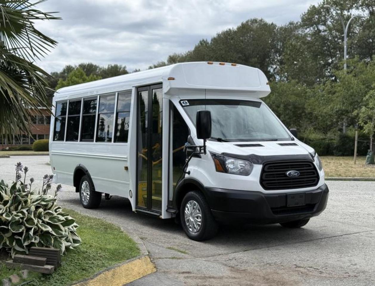 Used 2017 Ford Transit T-350 7-Passenger 2-Wheelchair Accessible Bus for sale in Burnaby, BC