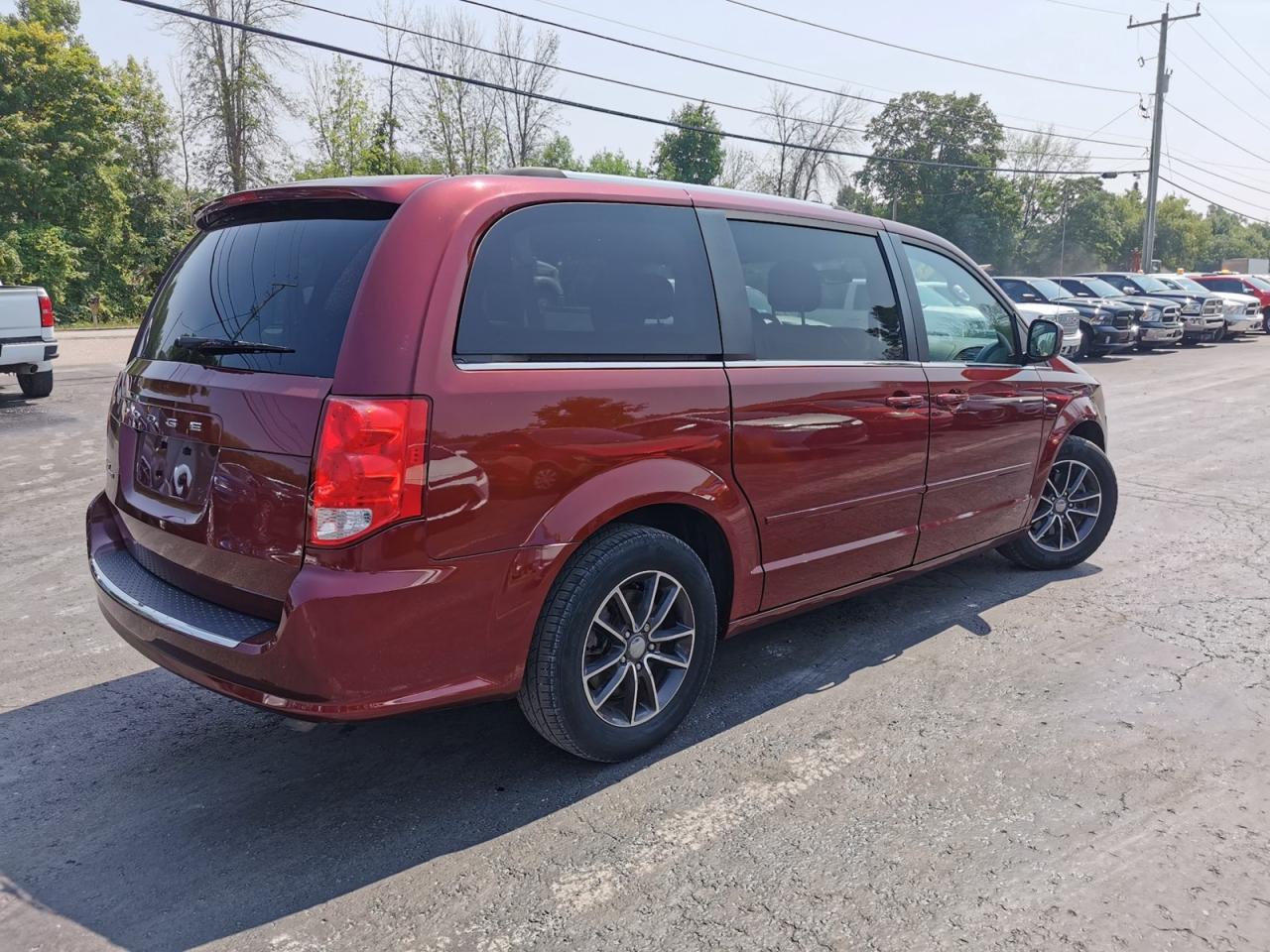 2017 Dodge Grand Caravan SE - Photo #5