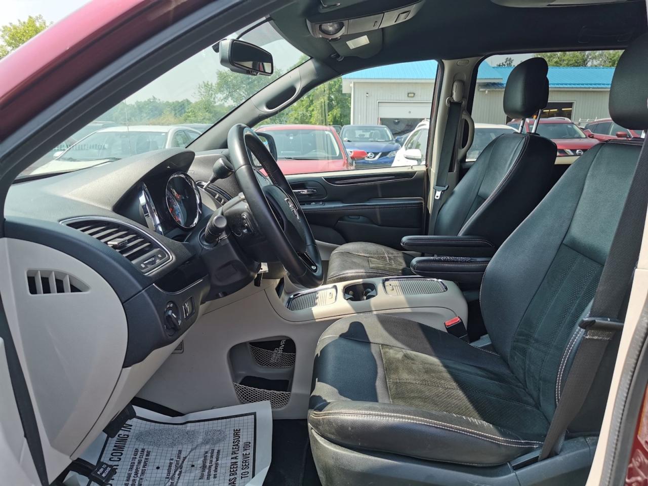 2017 Dodge Grand Caravan SE - Photo #11