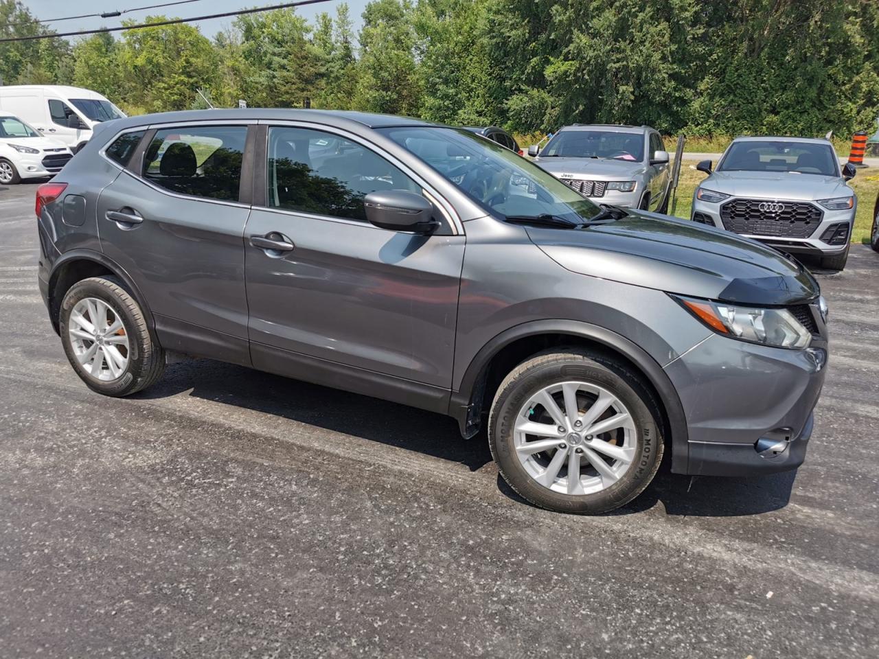 2018 Nissan Rogue Sport S AWD Photo2