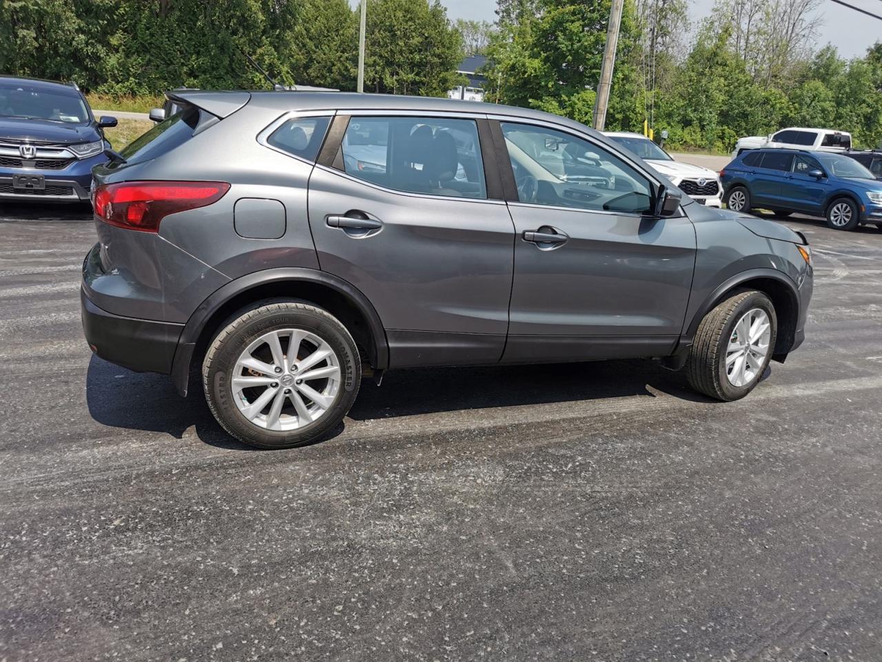 2018 Nissan Rogue Sport S AWD Photo3